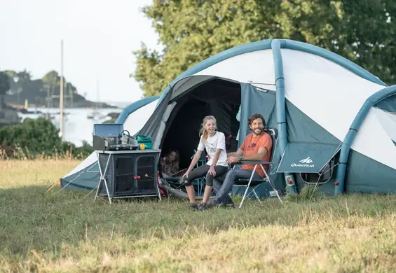 Jak działają namioty dmuchane? To prosty i szybki sposób na camping