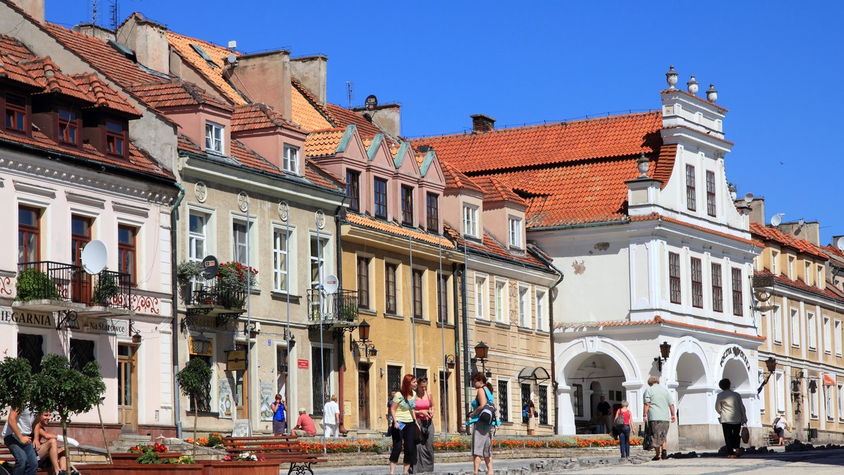 Samorządy Sandomierza i Stalowej Woli – dużych ośrodków diecezji sandomierskiej - intensywnie przygotowują się do przyjęcia pielgrzymów w ramach Dni w Diecezjach, poprzedzających Światowe Dni Młodzieży. W diecezji sandomierskiej między 20 a 25 lipca będzie przebywało ok. 800 pielgrzymów z kilkunastu państw.