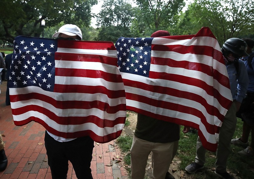 Beli supremacisti, neonacisti i druge grupe u Lafajet parku u Vašingtonu 12. avgusta 2018.