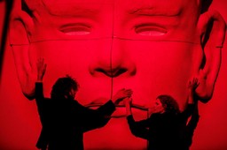 Ojciec chrzestny polskiego punka. „Złota skała. Opowieść o Robercie Brylewskim" w Teatrze Studio