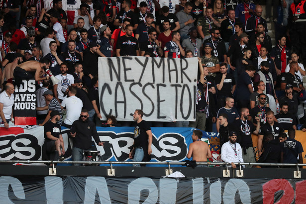 Kibice Paris Saint-Germain zwyzywali Neymara. Jego przyszłość jest niepewna