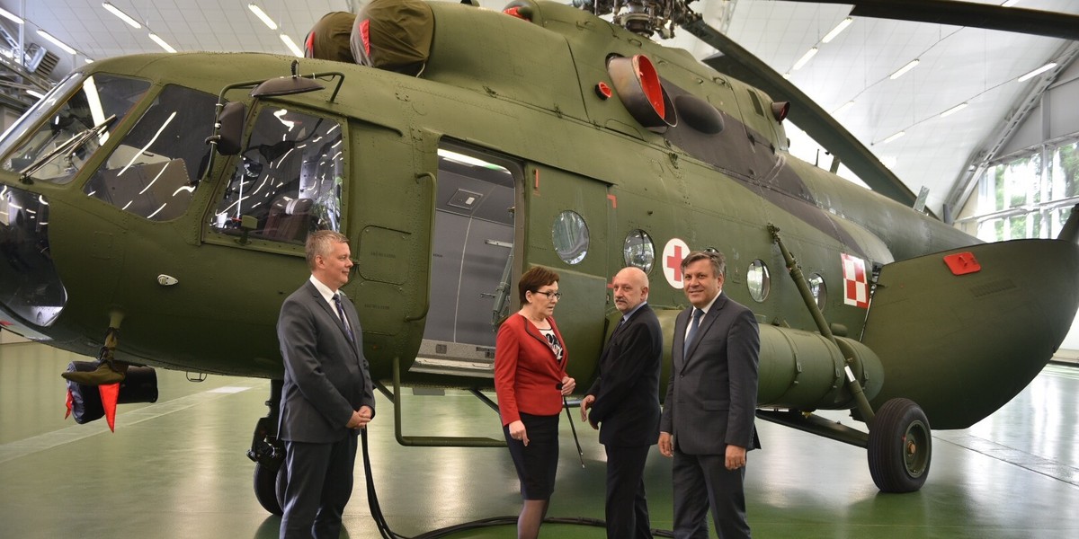 Premier Ewa Kopacz w Wojskowych Zakładach Wojskowych