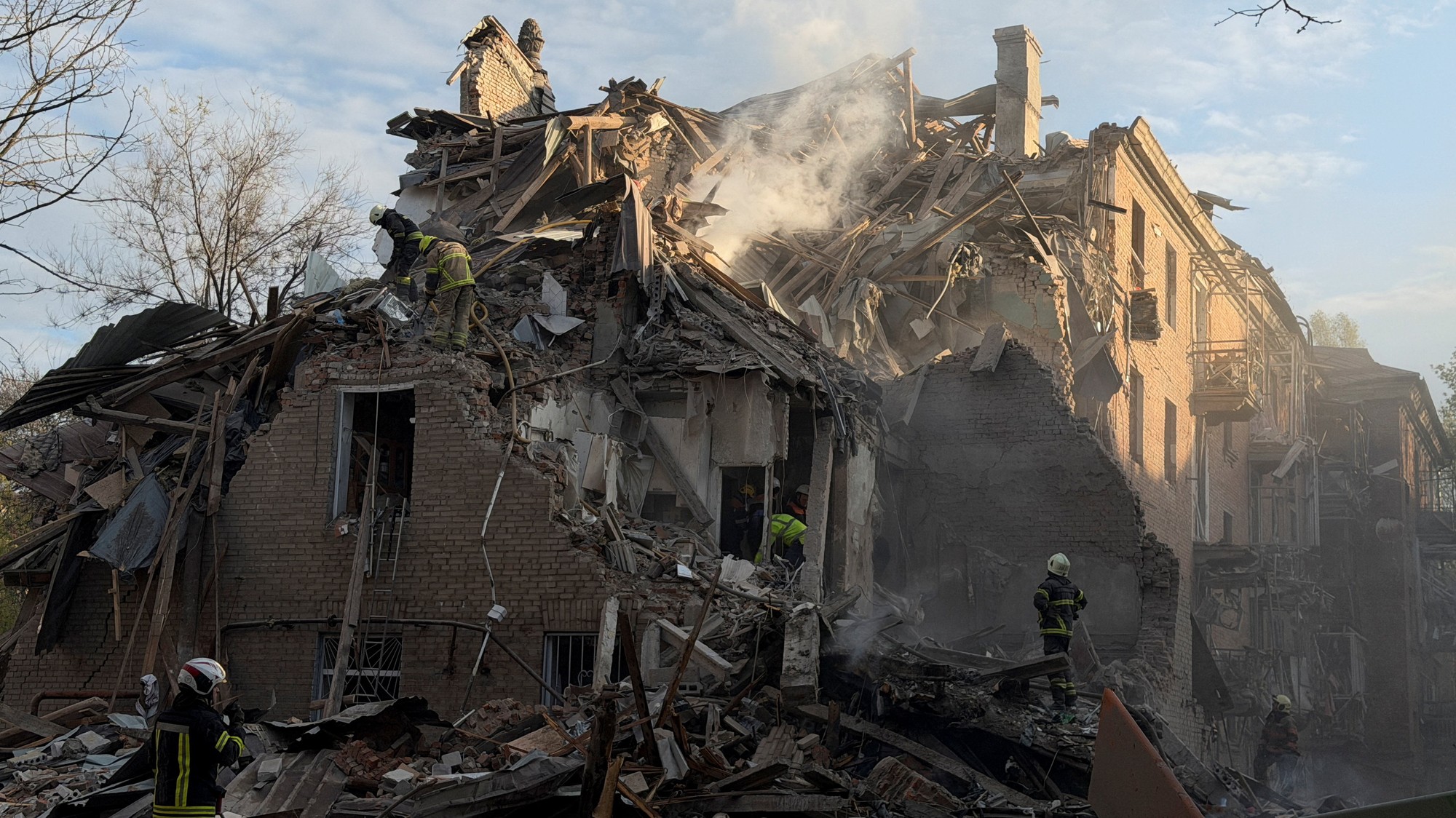 Následky ruských útokov na ukrajinské Dnipro.