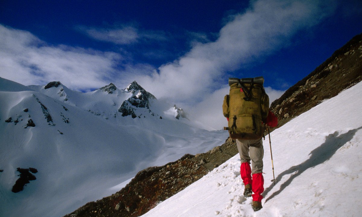 "Mają nadzieję, iż akurat ich śmierć ominie". Klienci wypraw na Everest