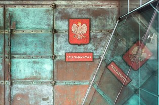 "Pozostajemy w kontakcie z polskimi władzami". Rzecznik KE o ustawie o SN