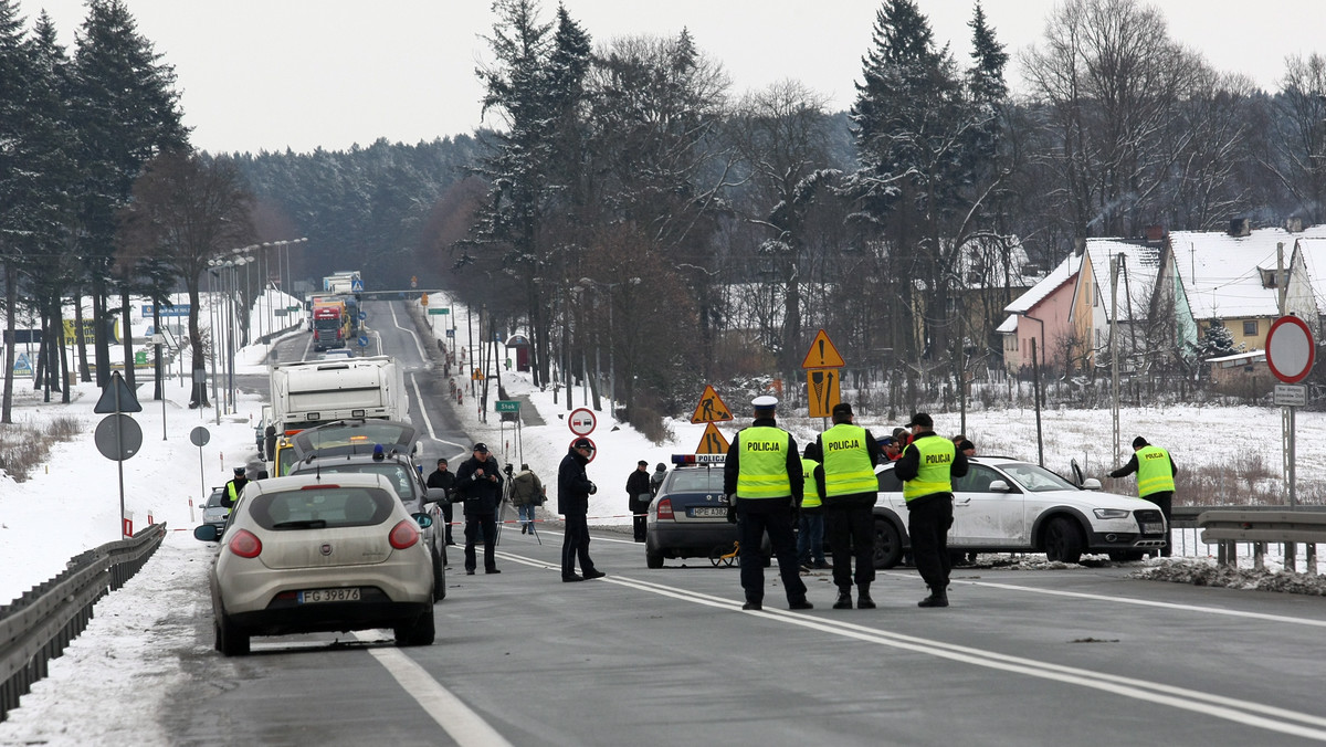 Policjant ruchu drogowego został śmiertelnie postrzelony podczas pościgu za kierowcą, który nie zatrzymał się do kontroli. Do tej tragedii doszło na trasie krajowej nr 92 w pobliżu Świebodzina w Lubuskiem.