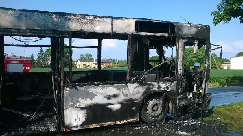 Spłonął autobus miejski. Pasażerowie uciekali