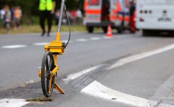 85-latek wjechał pod prąd na S8 i spowodował czołówkę. Zginął na miejscu