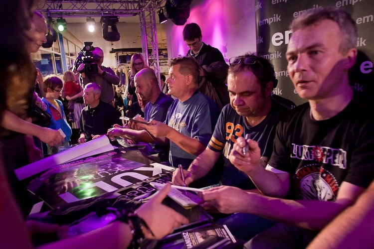 Kult pokrył się platyną