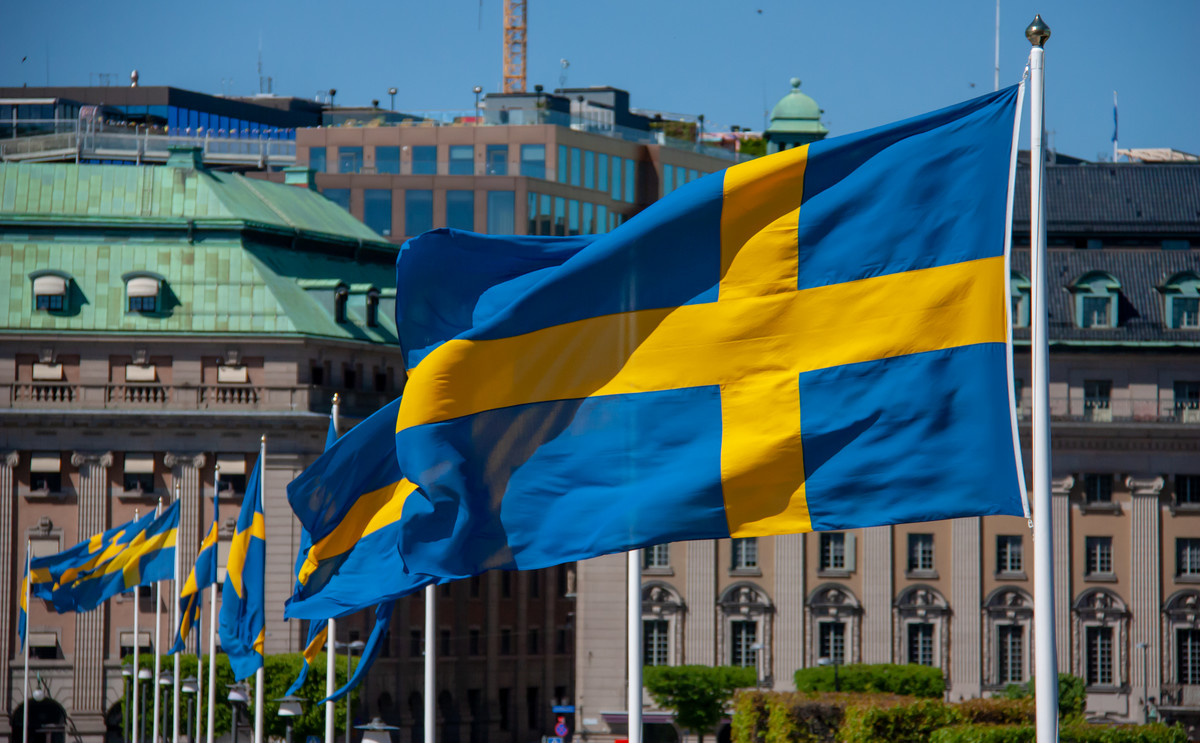 Риксдаг парламент Швеции. Стокгольм Швеция флаг. Флаги в парламенте Швеции. Швеция пойтахти.