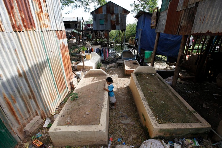 Osiedle na cmentarzu w Phnom Penh