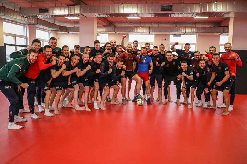 Na początku stycznia sztab szkoleniowy Pogoni zabrał piłkarzy na trening MMA do byłego mistrza federacji KSW Michała Materli (36 l.).