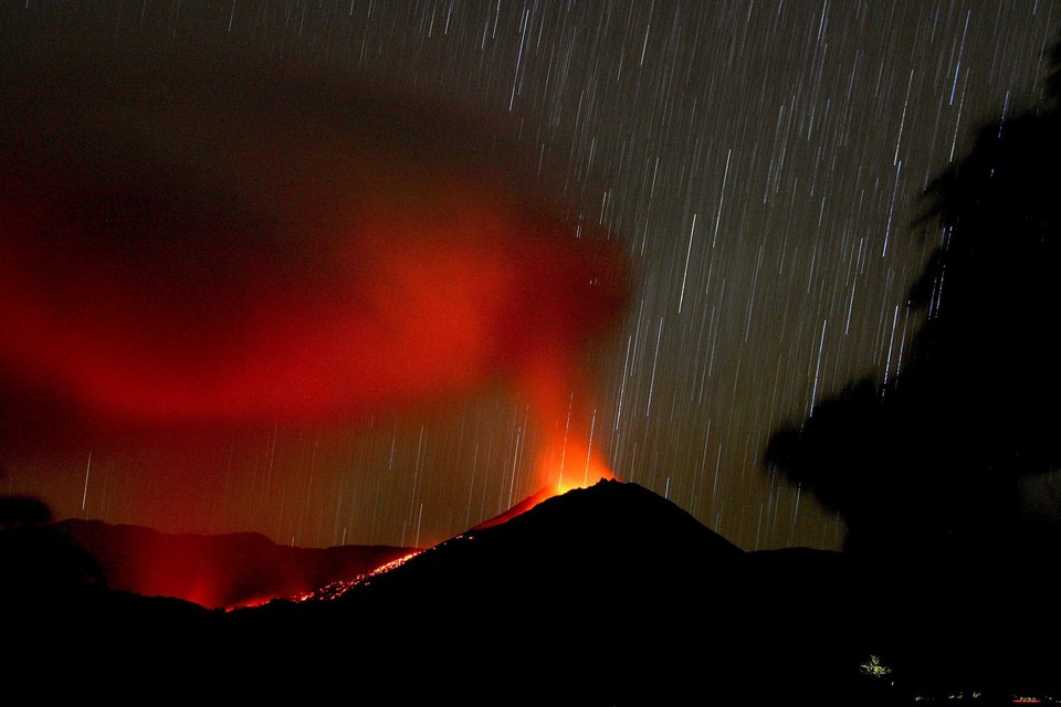 ERUPCJA WULKANU REVENTADOR