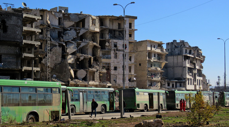 A városban ragadt emberek 
még buszokkal
távozhatnak/Fotó:AFP