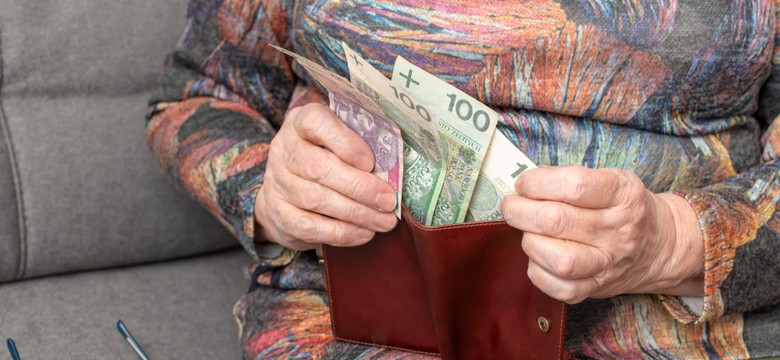 Urząd Skarbowy zwróci seniorom pieniądze. Wypłaty już od 15 lutego. Jakie to będą kwoty?