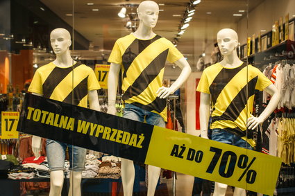 Kartą, gotówką, a może na raty? Jak płacić za zakupy w Black Friday