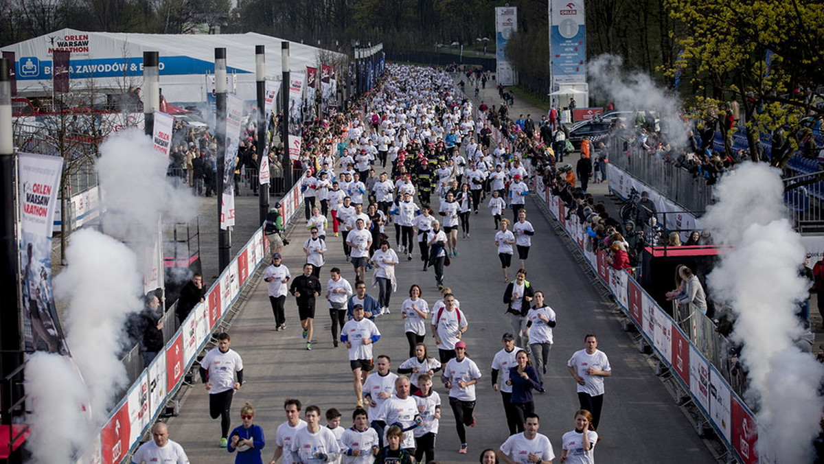 Tysiące biegaczy wystartuje w kolejnej edycji Orlen Warsaw Marathon oraz w biegach towarzyszących. Ta jedna z największych imprez sportowych w Polsce odbędzie się w dniach 25-26 kwietnia. Organizacja tak dużej imprezy wiąże się jednak ze zmianami w organizacji ruchu w wielu częściach miasta. Podpowiadamy, gdzie będą utrudnienia.