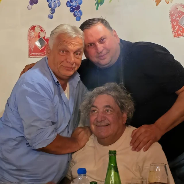 Taki je snimljen u društvu bivšeg premijera! (Foto)