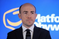 Budka w Brukseli. "W przeciwieństwie do PiS, nie lecę za granicę"