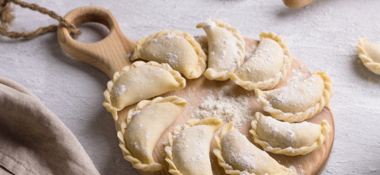 Dodaj odrobinę do ciasta na pierogi. Wyjdzie miękkie i delikatne jak nigdy