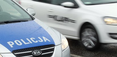 Po obławie na Saskiej Kępie. Policjanci odnaleźli porzucone auto