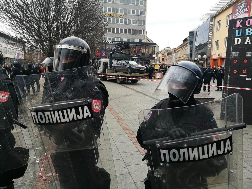 Pauk služba odvozi Davorov auto