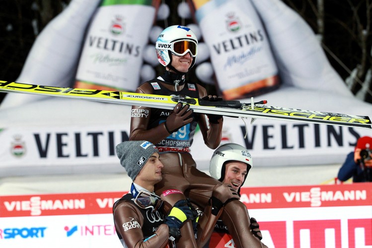 Król Kamil Stoch! W jego kolekcji brakuje już tylko jednego trofeum