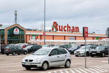 Pracownik Auchan przez pomyłkę rozesłał plik z danymi. Były tam m.in. informacje o zarobkach