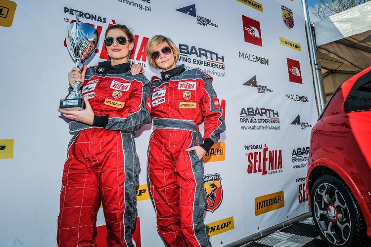 Aleskandra Kisio i Weronika Marczuk przed rozpoczęciem ABARTH CHALLENGE