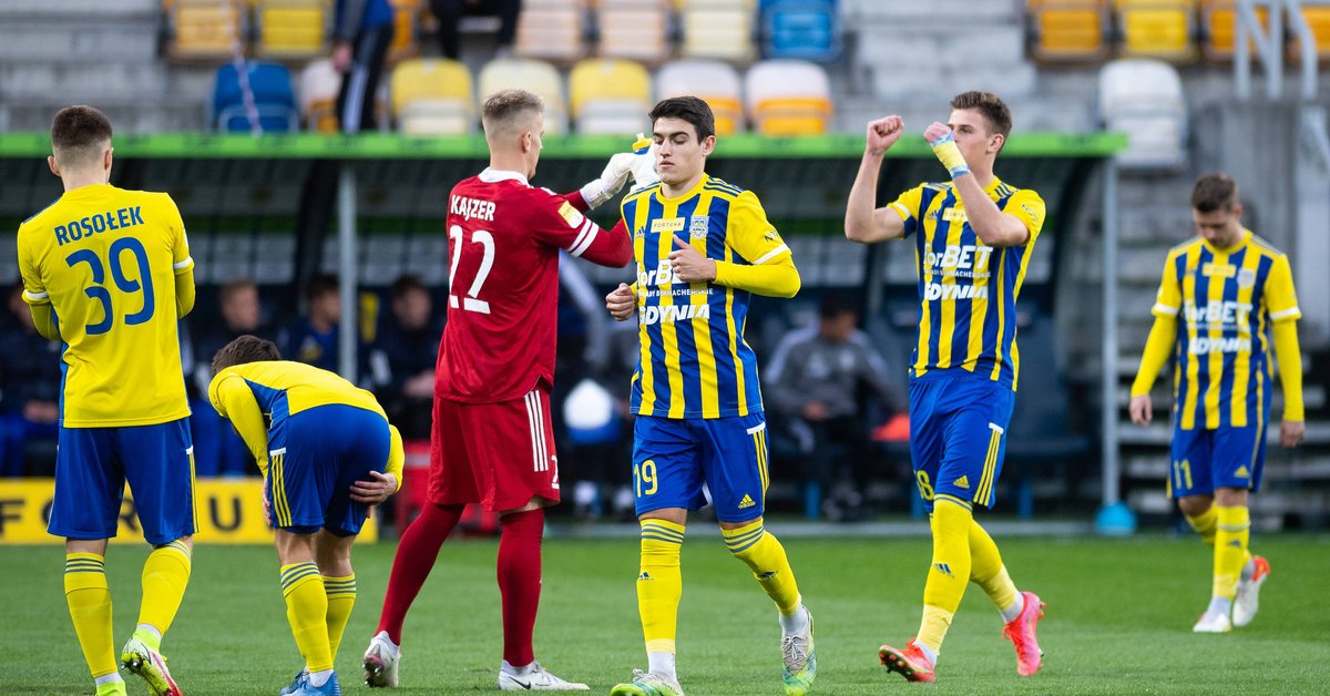 Fortuna League 1. Empate en Gdynia, Corona no rompió el Arca de la Alianza