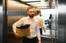 7 sytuacji, w których pracownik może stracić wynagrodzenie. Przepisy jasno to określają