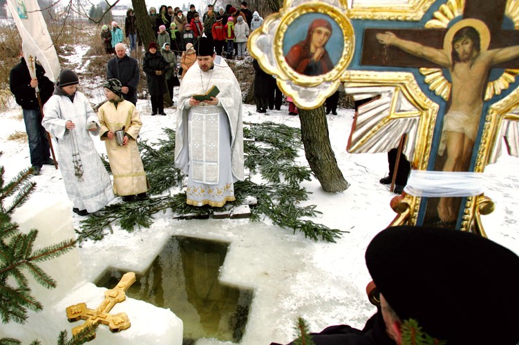 Świeto Chrztu Pańskiego zwane zwyczajowo świętem Jordanu.  Uroczystość w parafii prawosławnej w Sławatyczach celebrowane przez ks Michała Wasilczyka