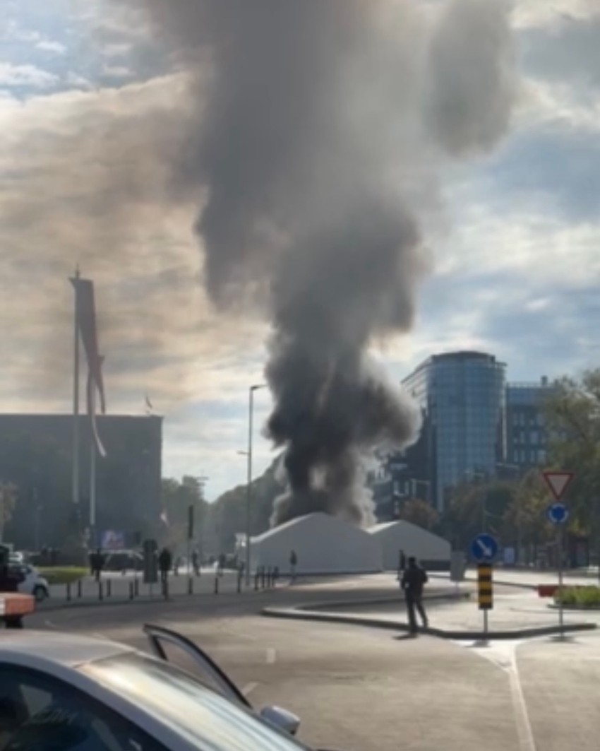 Požar ispred Skupštine