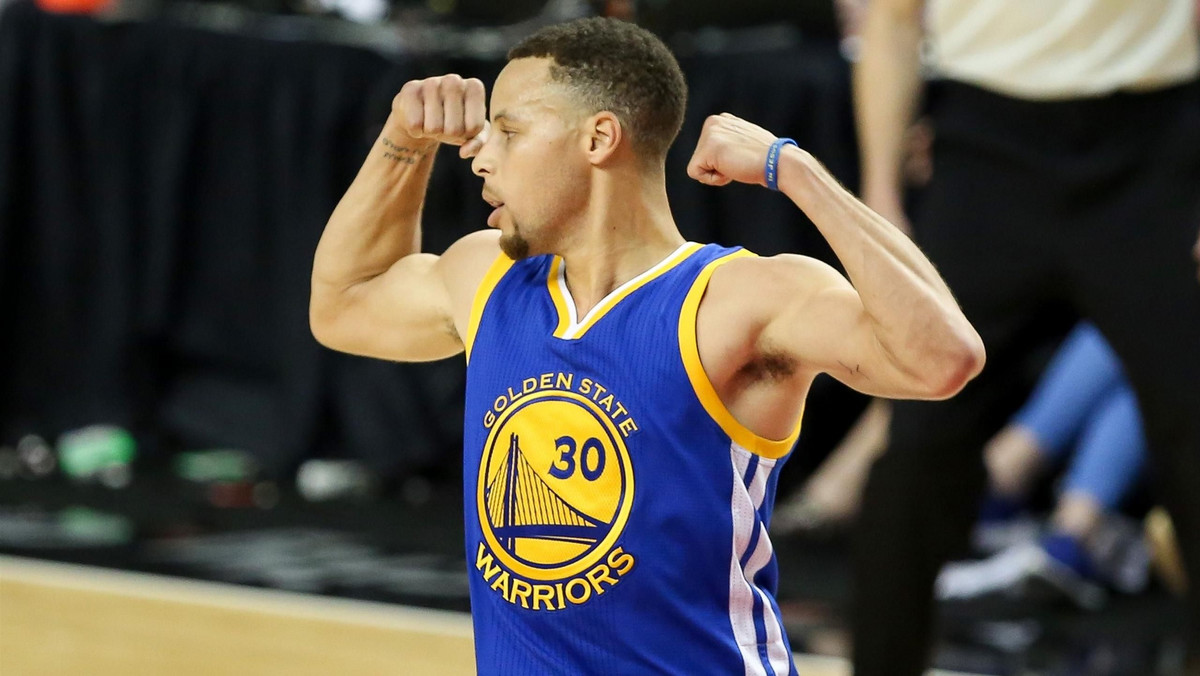 Stephen Curry dokonuje na parkietach NBA rzeczy zadziwiających i epokowych. Przykładem tego było głosowanie na MVP sezonu, które rozgrywający jako pierwszy w historii wygrał jednogłośną decyzją ekspertów. Tracy McGrady, wybitny przed laty koszykarz ligi, w pewnym stopniu umniejsza te osiągnięcia i twierdzi, że są one reperkusją słabszego niż przed laty poziomu ligi.