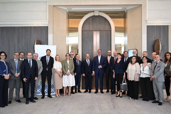 Vučić sa ambasadorima država EU o politici proširenja i evropskom putu Srbije