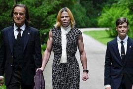 Bugarska princeza ŠOKIRALA JE SVET IZGLEDOM, a kad vide kakva je LEPOTICA BILA pre 20 godina, bildovanja i plastičnih operacija, svi je pitaju samo - KALINA, ZAŠTO?