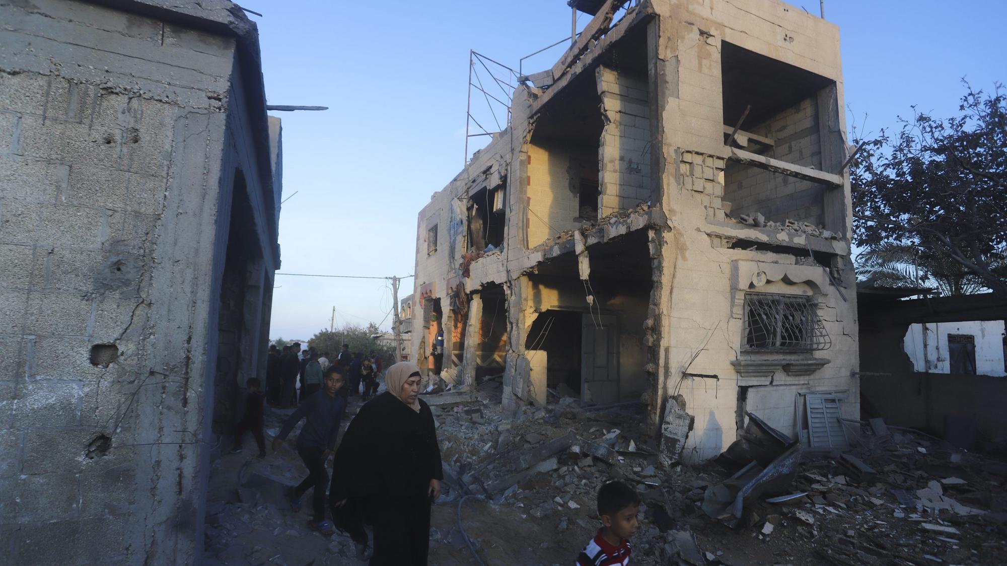 Nálety Izraela v Rafahu si vyžiadali vyše sto obetí.