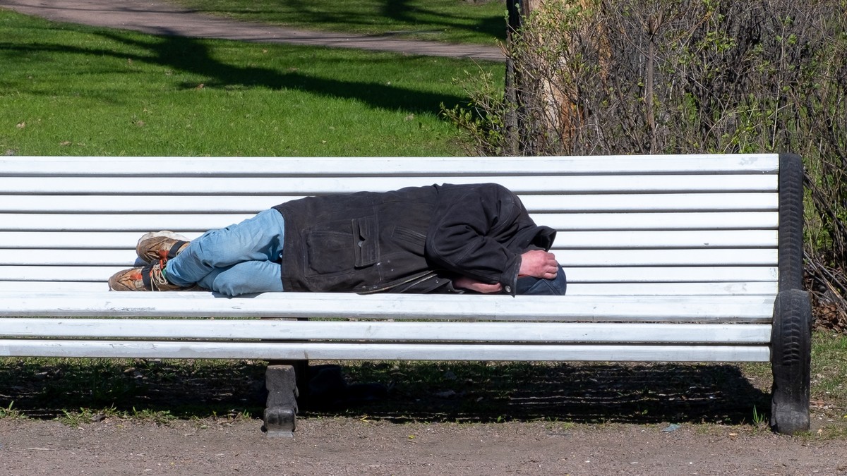 Olešio se od alkohola, proglasili ga mrtvim, pa usledilo čudo: Probudio se u mrtvačnici (ILUSTRACIJA) 