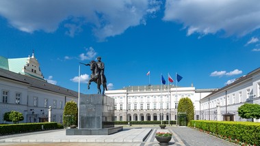 prezydent powołał nowego członka rpp. kim jest marcin zarzecki?