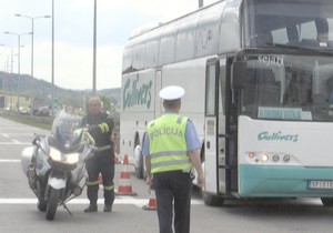 632777_kontrola-autobusa04-foto-mup