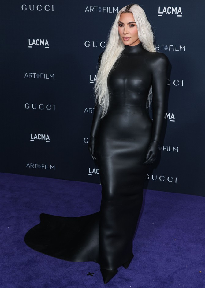 Kim Kardašijan u Balensijaga modelima 
