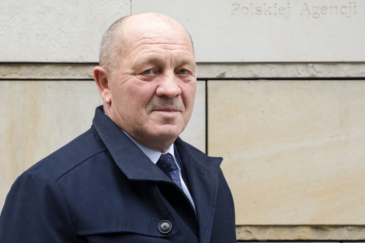 Warszawa, 26.10.2023. Poseł PSL Marek Sawicki przed siedzibą Polskiej Agencji Prasowej w Warszawie