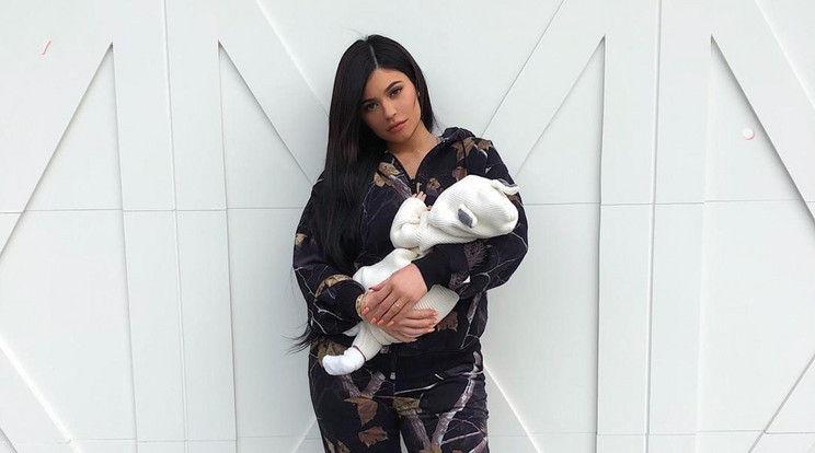 Kylie Jenner kislányával, Stormival/ Fotó:Northfoto