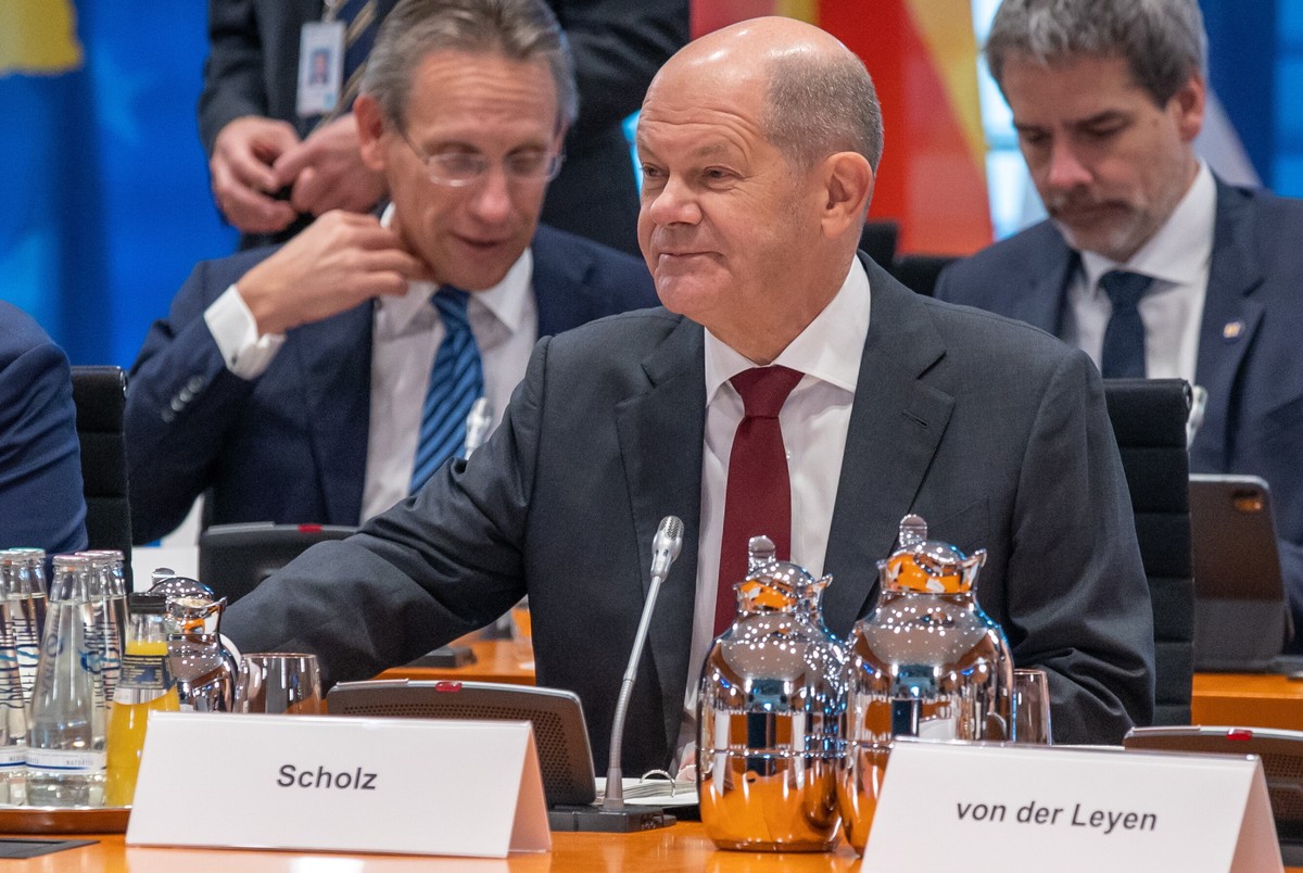 Kanclerz Olaf Scholz jest krytykowany za zbytnie zbliżenie z Chinami
