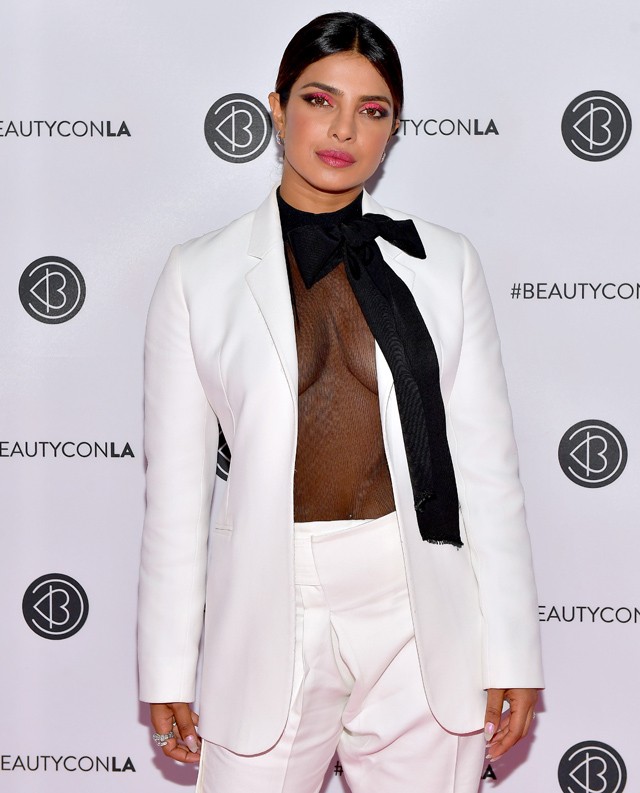 Priyanka Chopra villantós szerelésben