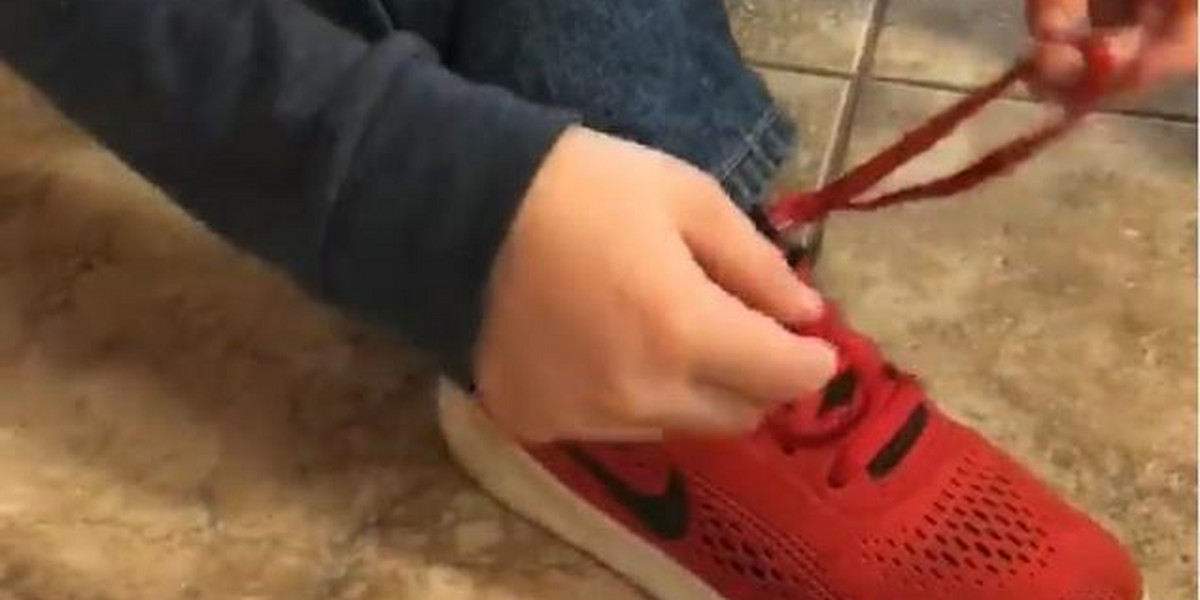 Jak nauczyć dziecko wiązać buty? Czy wiązanie butów jest dla dziecka za trudne?