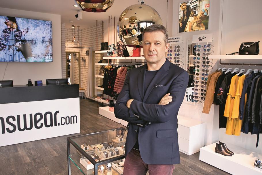 Krzysztof Bajołek nie tylko prowadzi internetowy sklep Answear.com, ale także jest inwestorem w branży modowej: ma udziały w VRG oraz własną markę odzieżową Medicine