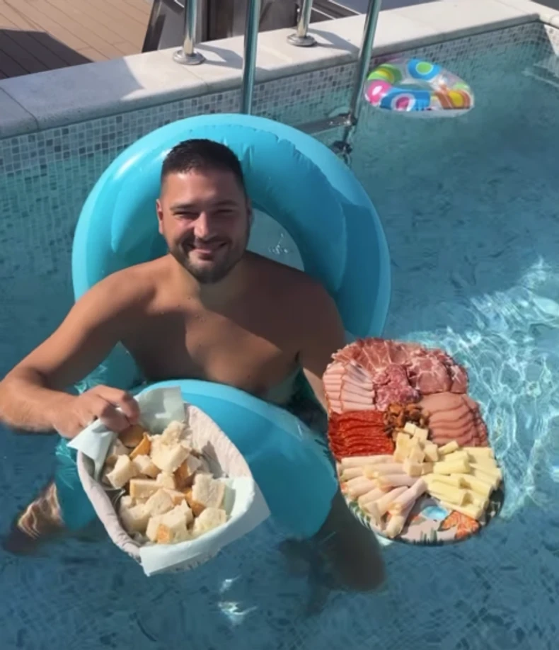 Ljuba Perućica u bazenu