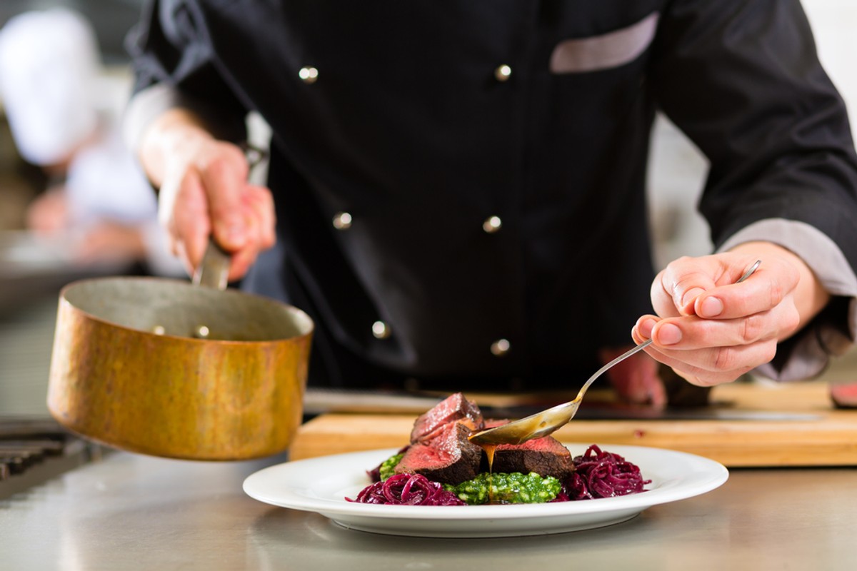 Branżą, w którą uderzą zaostrzone od dziś restrykcje, jest gastronomia.