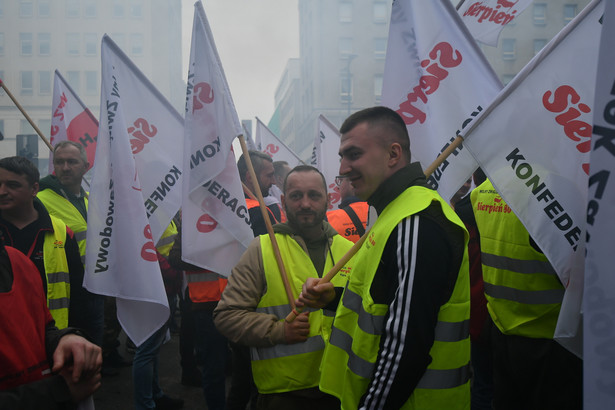 Protest przed Przedstawicielstwem Komisji Europejskiej w Warszawie